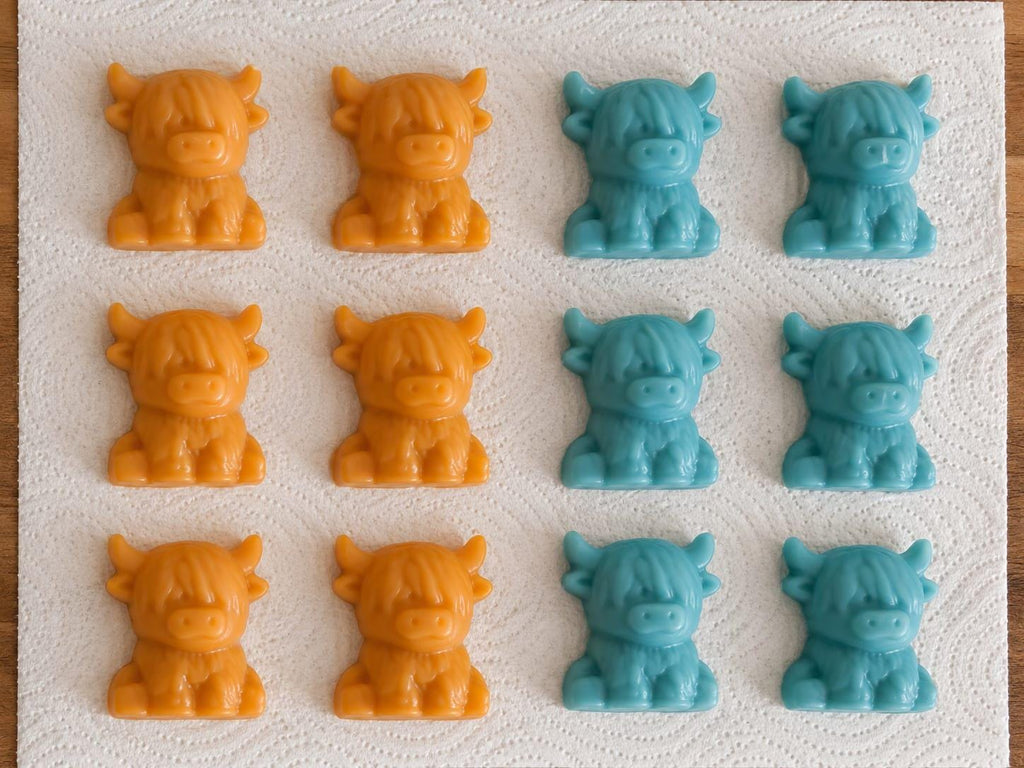 Highland Cow Soy Wax Melt in Sandalwood Scent